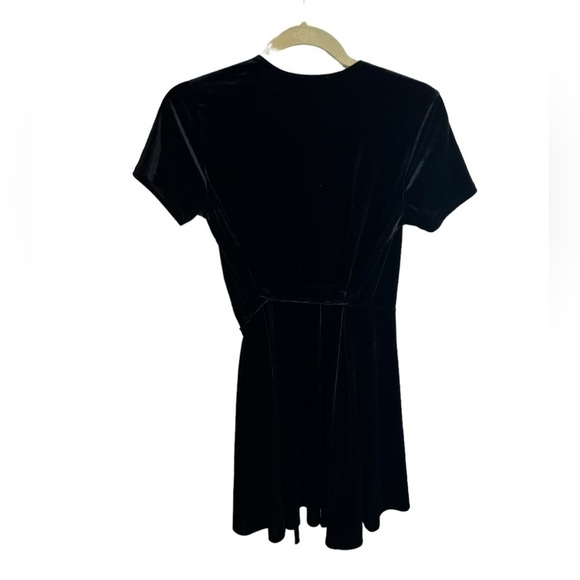 FOREVER 21 BLACK VELOUR WRAP DRESS - Picture 2 of 4